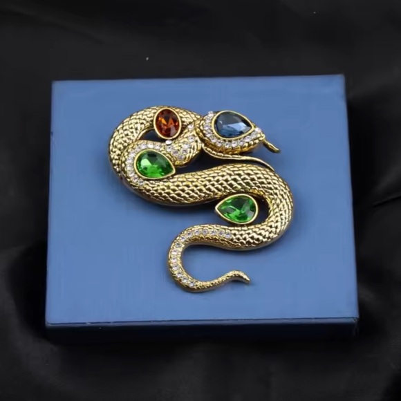 Serpenti Golden Multicolor Diamond Snake Brooch - Picture 3 of 4